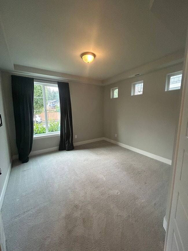 Building Photo - Spacious 4 Bed / 3.5 Bath Home in Easton C...