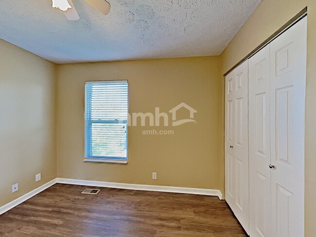 Building Photo - 2901 Summer Hollow Ct