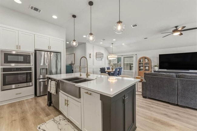 Building Photo - 4505 Post Loop