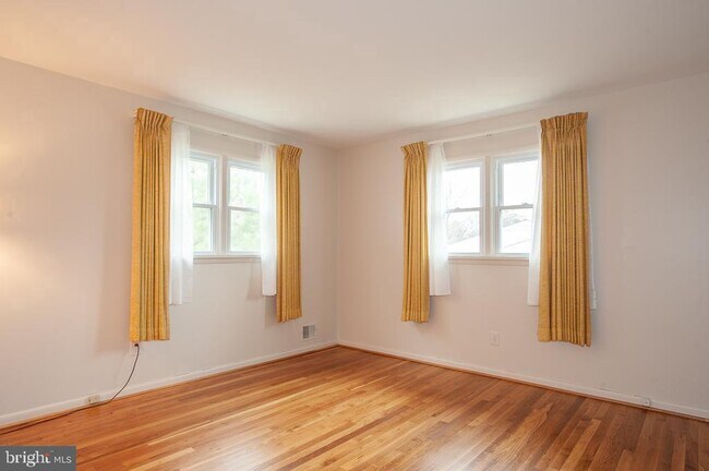 Building Photo - 5931 Peverill Dr