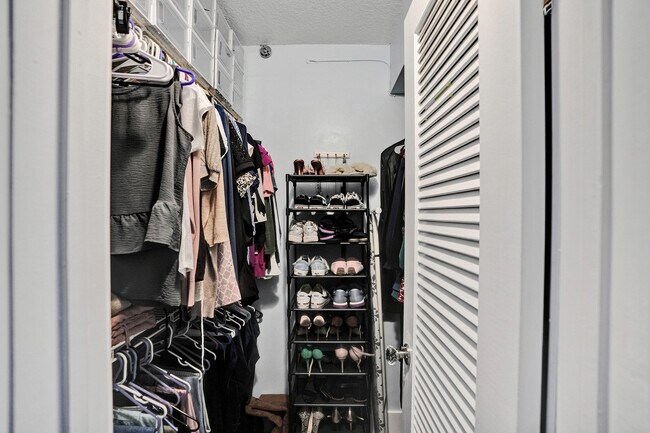 Building Photo - 2400 Deer Creek Country Club Blvd