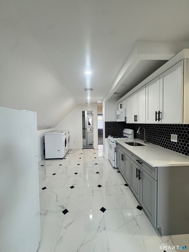 Building Photo - 417 Poplar St