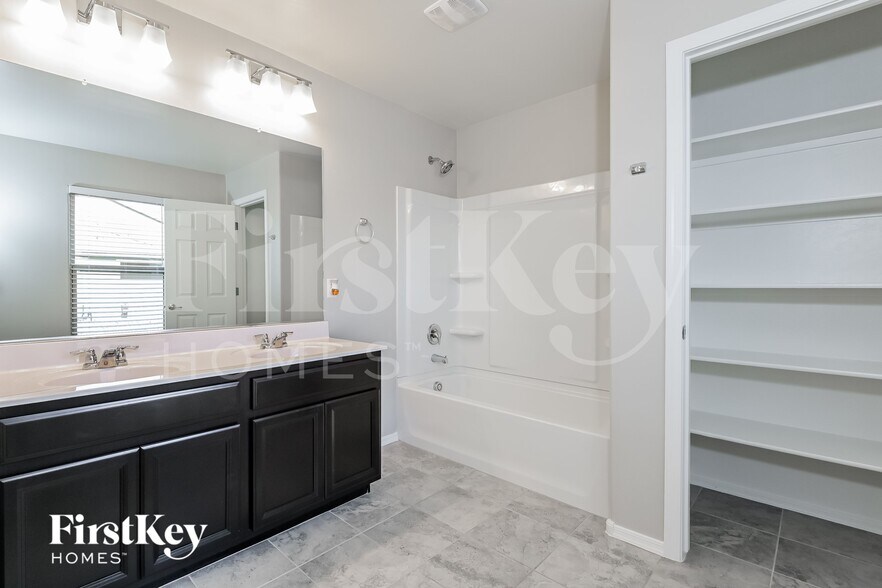 Building Photo - 11562 W Oilseed Dr