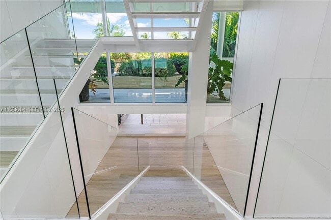 Building Photo - 440 S Mashta Dr