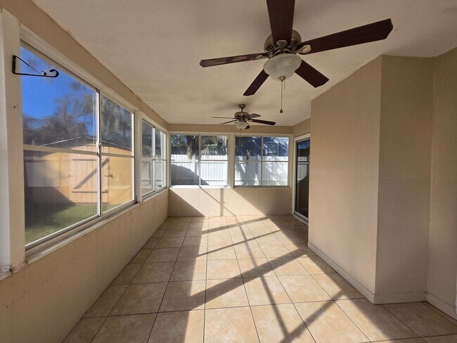 Building Photo - 3/2 in Northridge