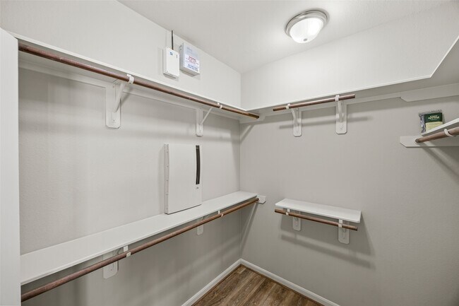 Building Photo - 12322 W Elizabeth Shore Loop