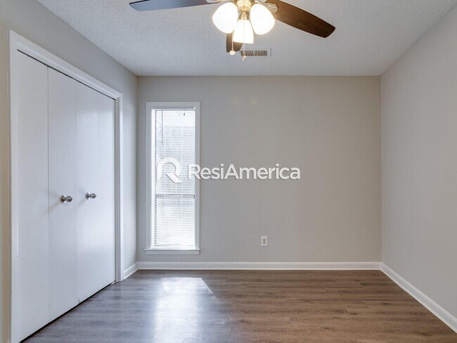 Building Photo - Completely renovated 3 bedroom, 2 bathroom home