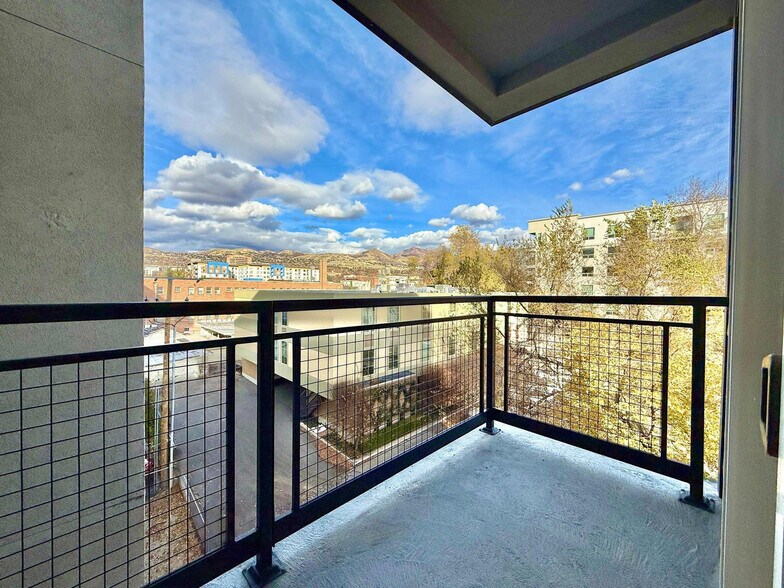 Building Photo - 385 S 400 E
