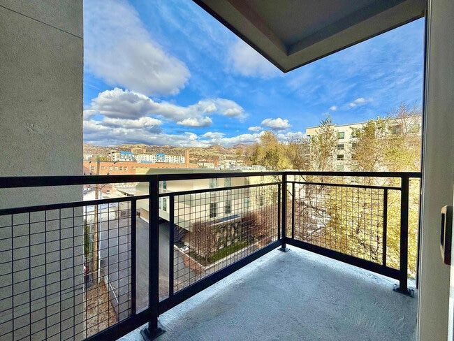 Building Photo - 385 S 400 E