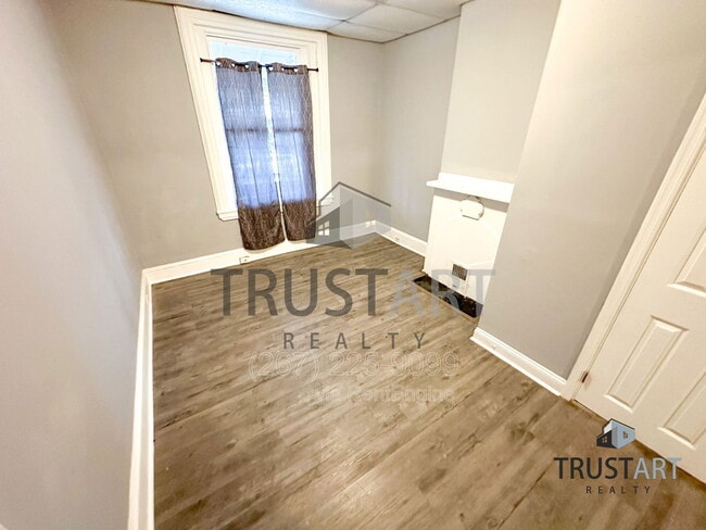 Building Photo - 330 N 53rd St