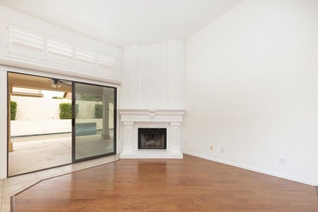 Building Photo - 3350 S Oleander Dr