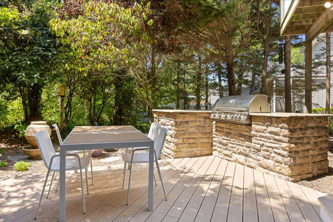 Building Photo - 710 Lighthouse Ave