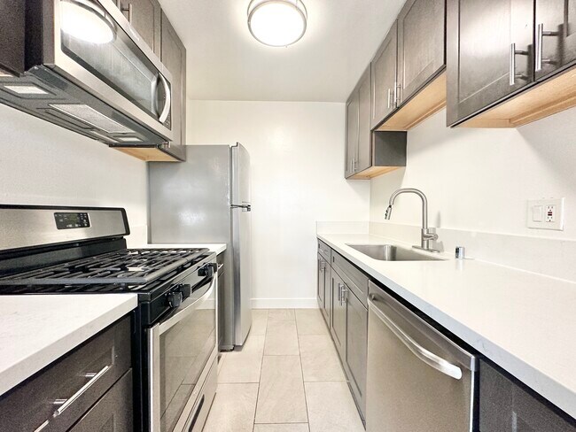Building Photo - 1508 S Orange Dr