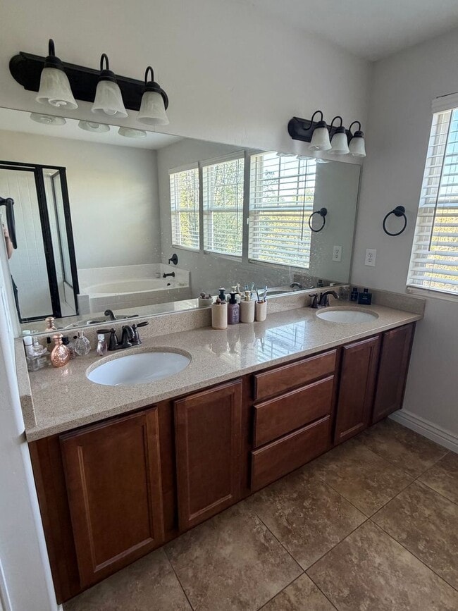 Building Photo - 4481 Iron Mountain Dr
