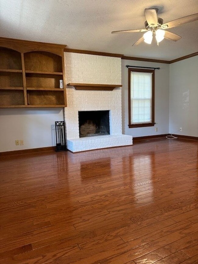 Building Photo - Spacious Home with Bonus Room, Pool & Sola...