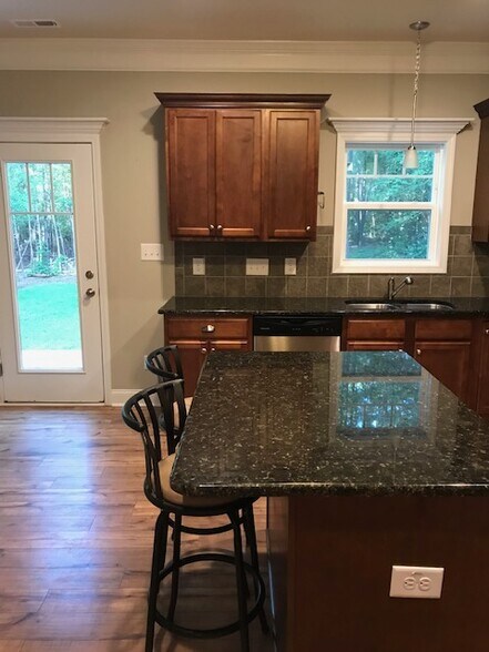 Building Photo - 655 Bald Eagle Dr
