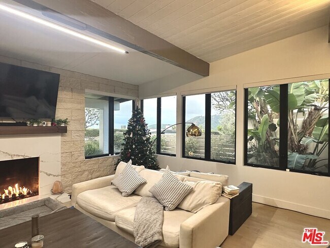 Building Photo - 1341 Charmel Pl