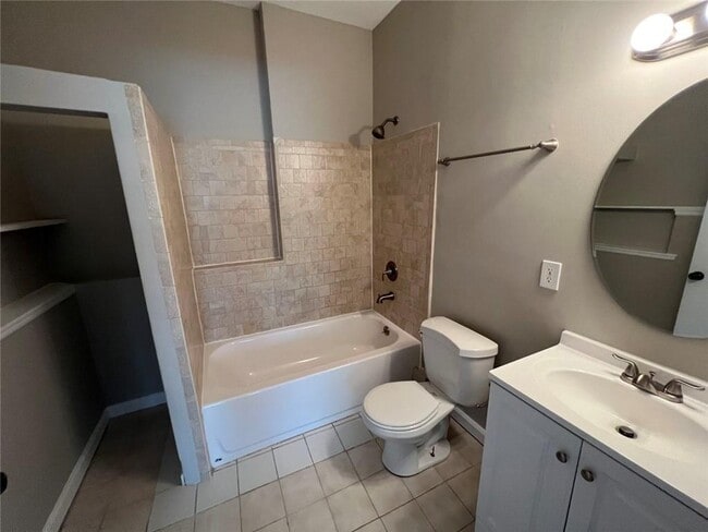 Building Photo - 3920 Spanish Oak Dr