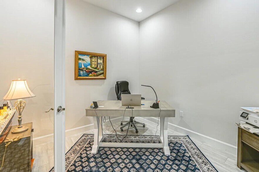 Building Photo - 6983 Saona CT