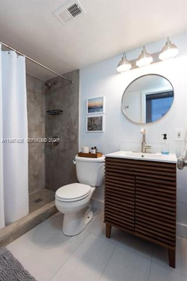 Building Photo - 6801 Indian Creek Dr