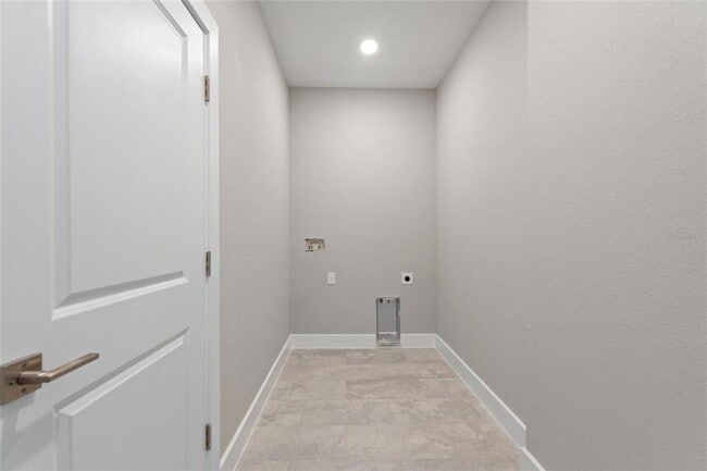 Building Photo - 3707 Fontainebleau St