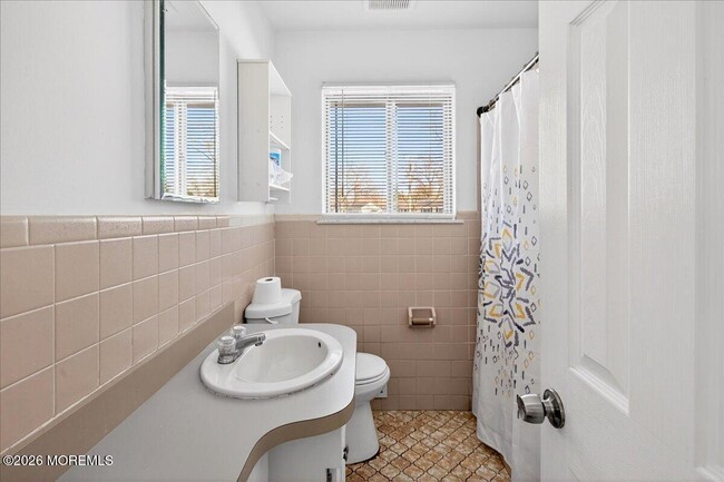 Building Photo - 8 View Dr