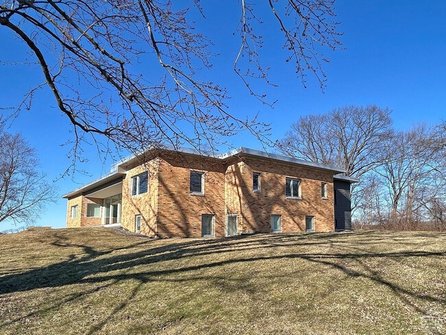 Building Photo - 387 Tishauser Rd