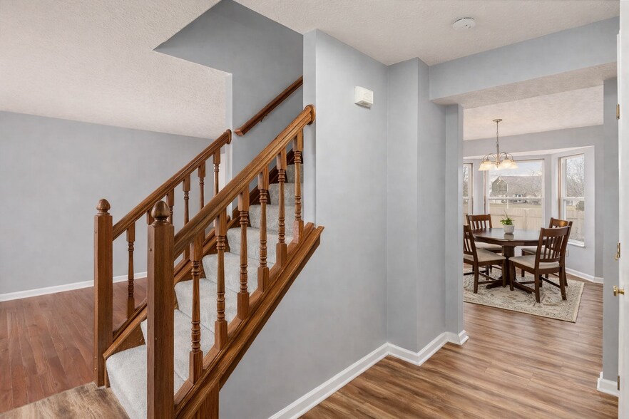 Building Photo - 8635 Oak Creek Dr