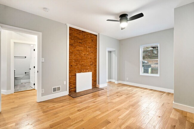 Building Photo - Beautifully Renovated 3 Bed/2.5 Bath Home in Mt Washington - Convenient Location