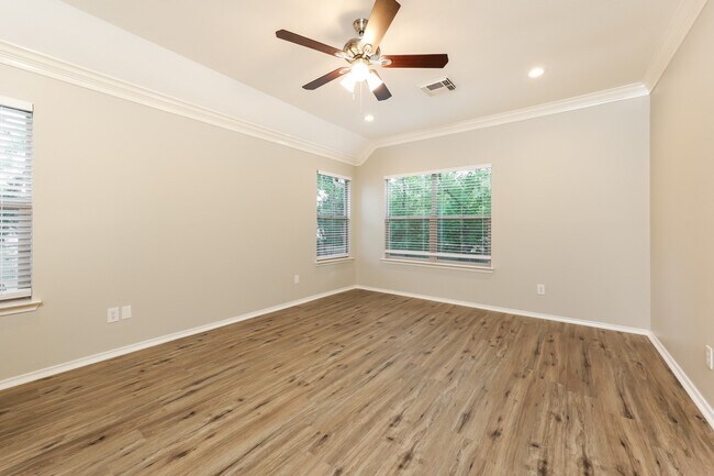 Building Photo - 8835 Vista Springs Dr