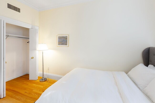 Building Photo - 396 Commonwealth Ave #3C Boston MA 02215