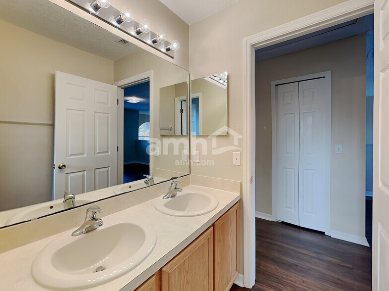 Building Photo - 330 Salmon Ct