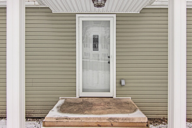 Building Photo - 218 E Milham Ave