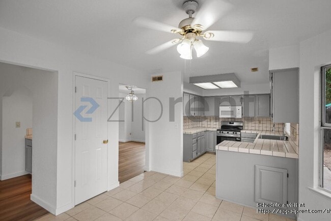 Building Photo - 2215 Jenni Ln