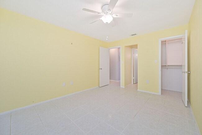 Building Photo - NOW AVAILABLE - Well Maintained Villa in C...