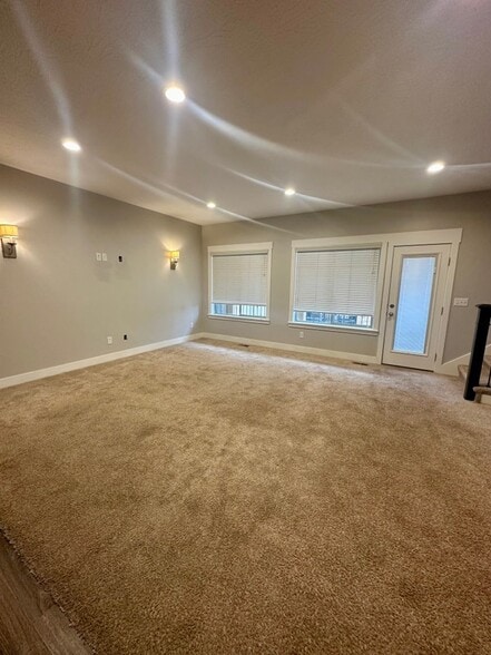 Building Photo - 5545 Sicily Ln