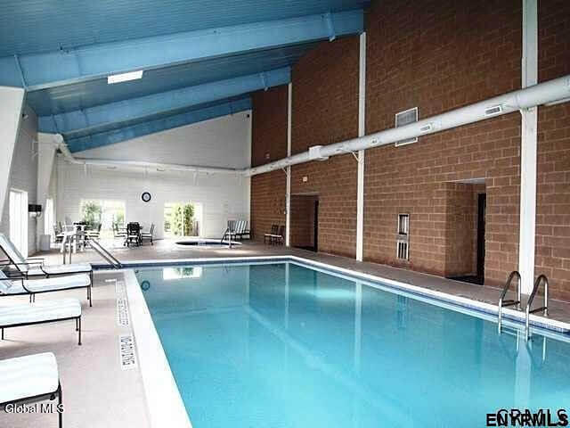 Building Photo - 2 Horizon Dr