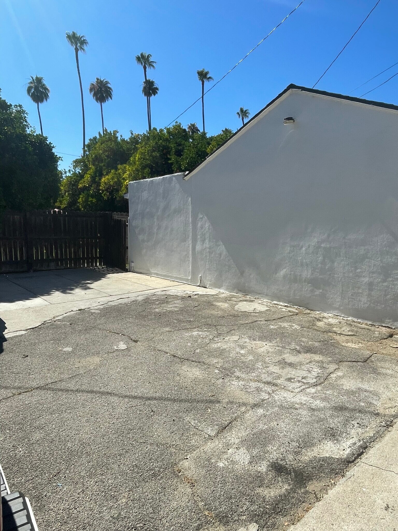 Building Photo - 6756 Tyrone Ave