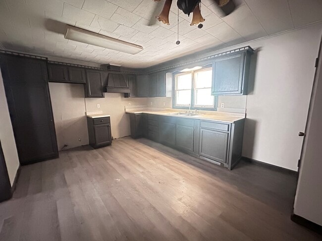 Building Photo - 209 Cook-