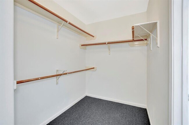 Building Photo - 1811 Adobe Falls Dr