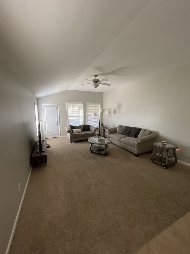 Living room - 4128 Katherine Pl