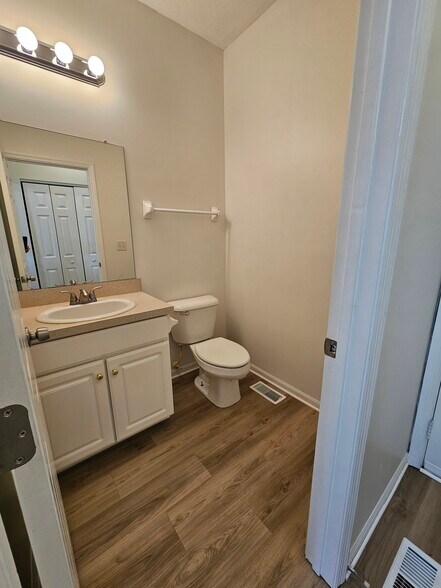 1st Floor Half Bath - 138 Wagnalls Ct