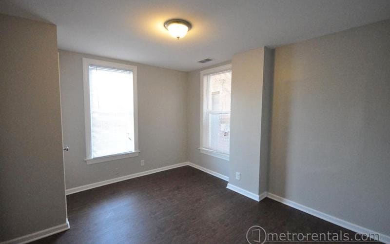 Building Photo - 452 W 3rd Ave