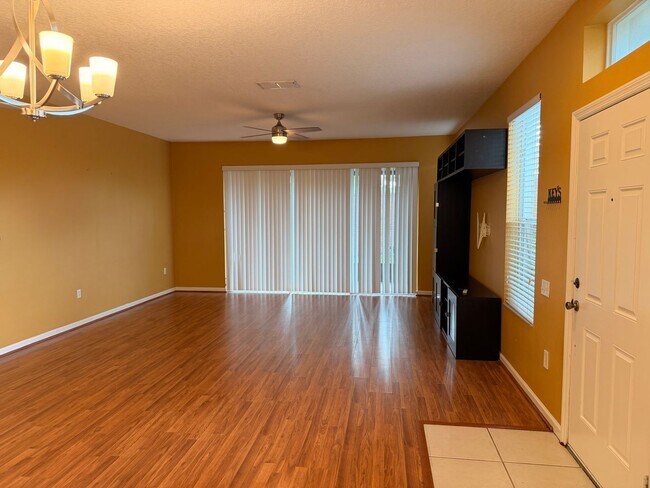 Building Photo - MOVE-IN SPECIAL!!! Townhome 3 Bedroom/2.5 Bathroom in Winter Park in a gated community