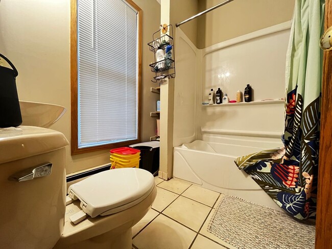 Building Photo - 1092 18th Ave SE