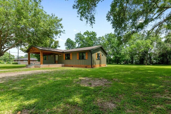 Building Photo - 2802 County Rd 209