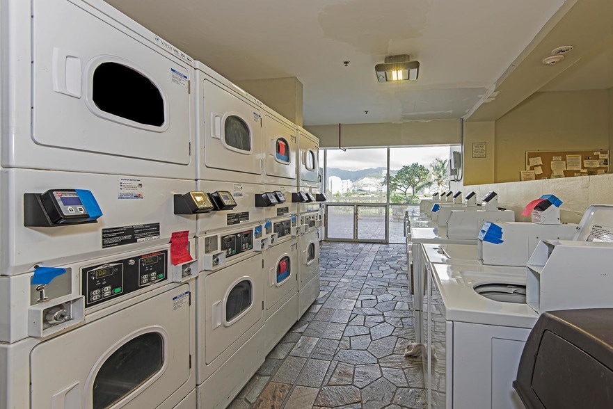 Island Colony Laundry Room - 445 Seaside Ave