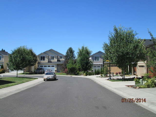 Building Photo - DON'T MISS THIS ONE...  - Quiet, 4 bedroom...