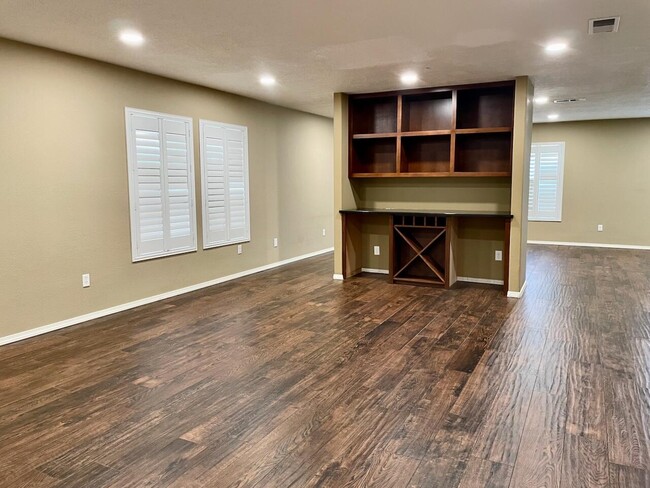 Building Photo - 12408 Mangas Trail NE