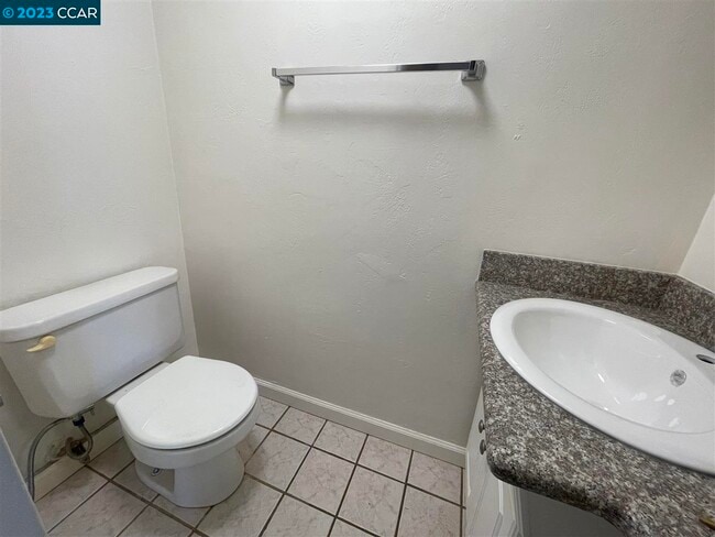 Building Photo - 62 Villa Cir